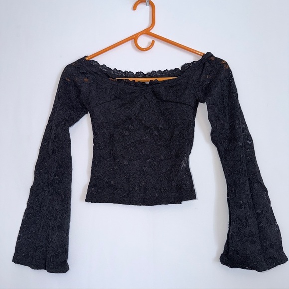 Tops - NWOT Black Lace Off-Shoulder Top 🔥